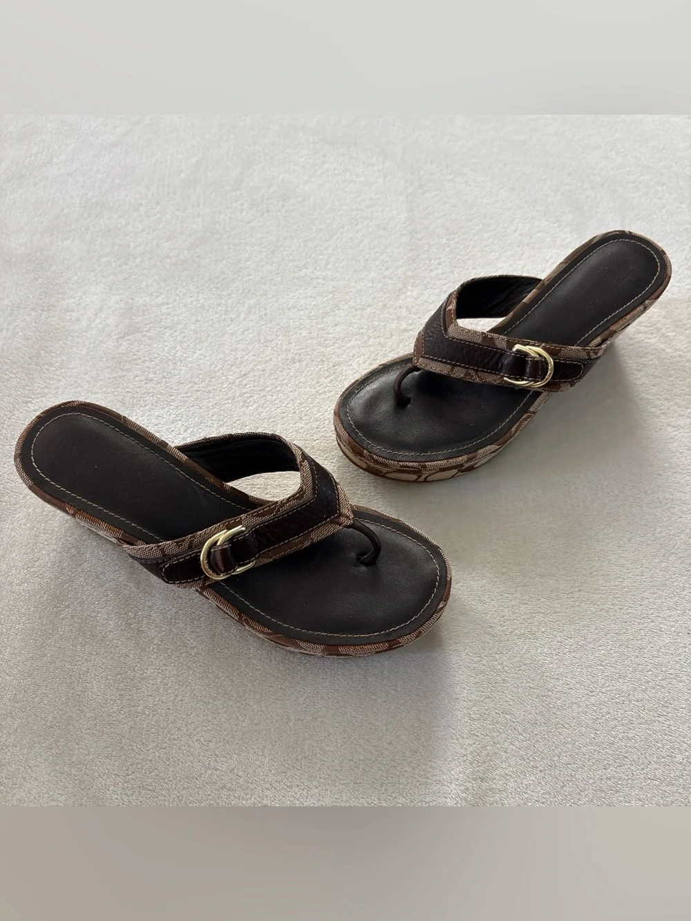 Y2K Coach Signature Monogram Logo Buckle Thong Sandal Wedges W6.5